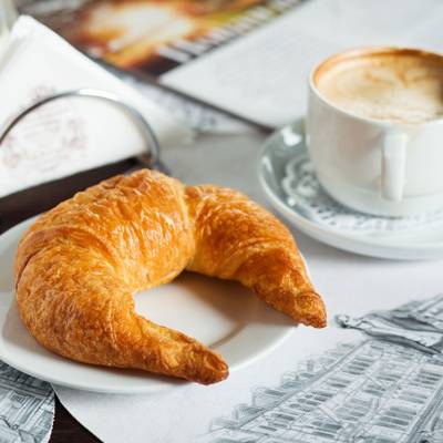 croissantcappuccinosaucer5608171280x853