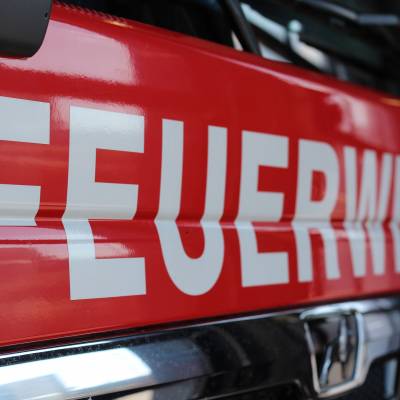 schriftzug-feuerwehr-fahrzeug